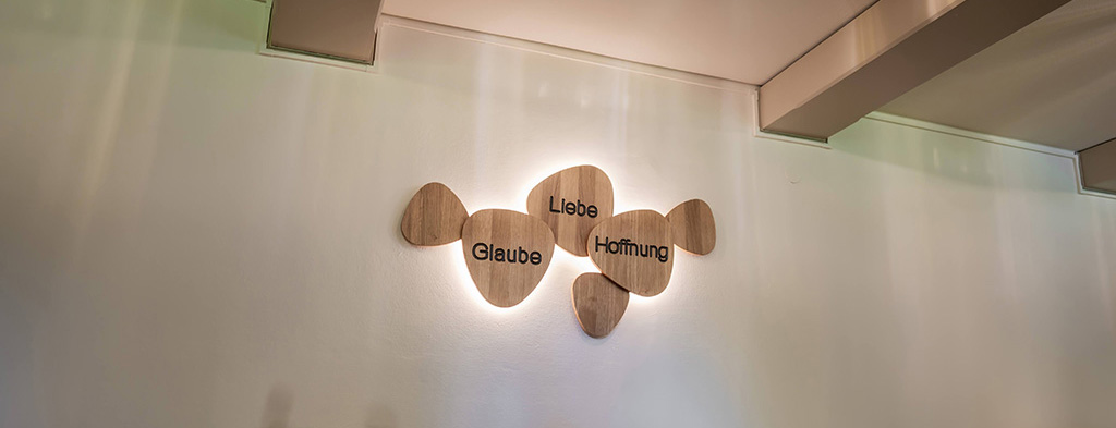 Johannes Schloessl Kirchliches Gaestehaus Glaube Liebe Hoffnung 1024x393px